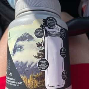 Manna 40 ounces vacuum sealed bottle